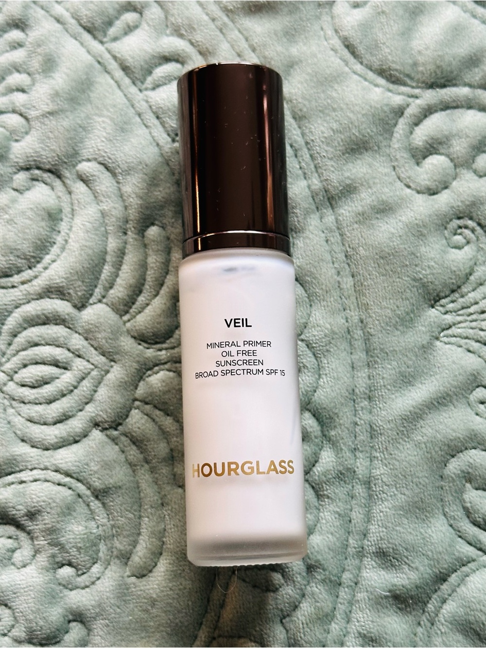Hourglass Veil Mineral Primer Oil Free Matte Base